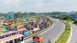 দুই ঘণ্টা যানচলাচল বন্ধ ঢাকা-টাঙ্গাইল-বঙ্গবন্ধু সেতু মহাসড়কে ভূঞাপুর (টাঙ্গাইল)