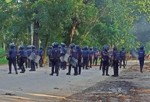 জাহাঙ্গীরনগর বিশ্ববিদ্যালয়ে ফের শিক্ষার্থীদের ওপর পুলিশি হামলা