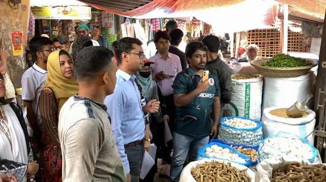 Market monitoring in association with consumer rights-students in Shariatpur