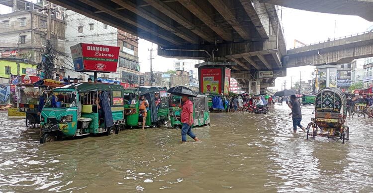 চট্টগ্রামে ৬ ঘণ্টায় ৬৫ মিলিমিটার বৃষ্টি, জলাবদ্ধতা