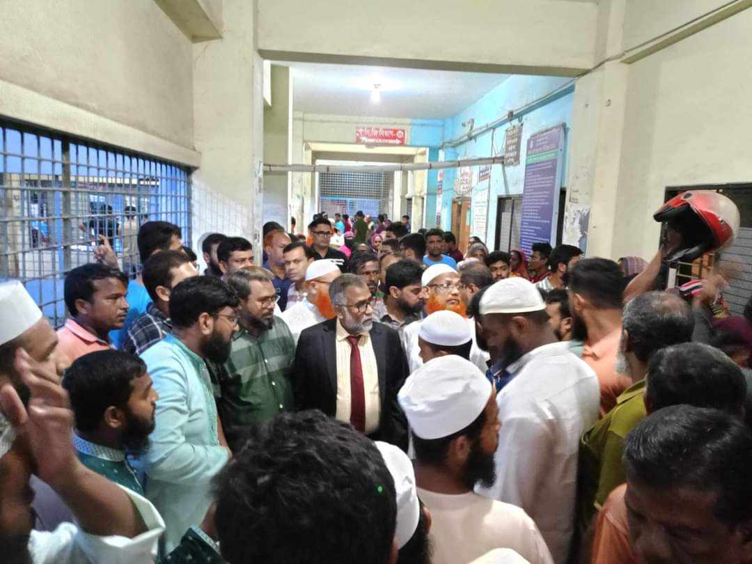 EB vice-chancellor visits the hospital to see the student who died in the accident