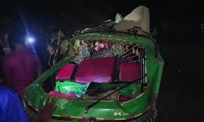 পাবনায় বাসের ধাক্কায় অটোরিকশার ২ যাত্রী নিহত, আহত ৭