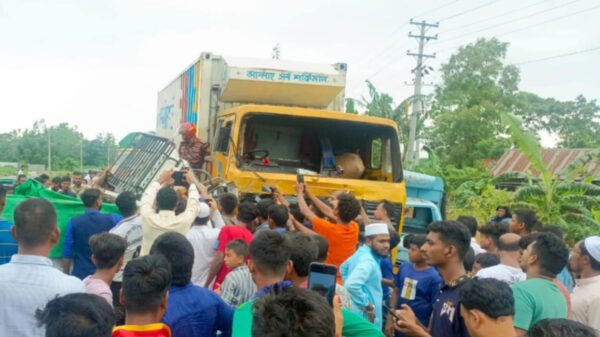 The driver was killed in a head-on collision between two vehicles in Raipura