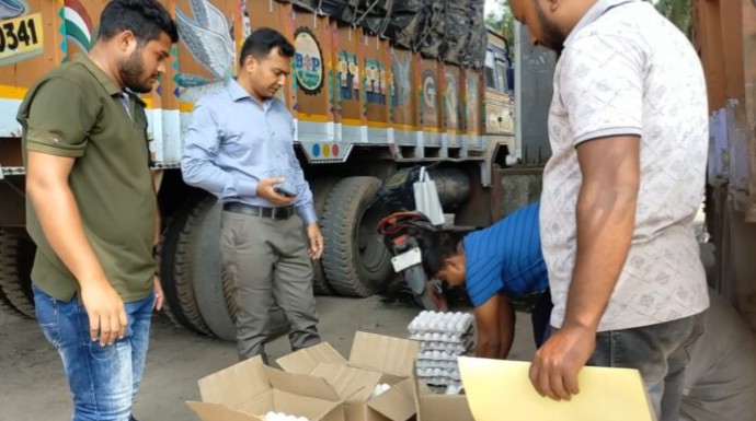2 lakh 31 thousand eggs were stuck in Benapole land port