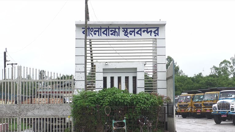 আসন্ন দুর্গাপূজা উপলক্ষ্যে চতুরদের্শীয় বাংলাবান্ধা স্থলবন্দর ৬ দিনের বন্ধ