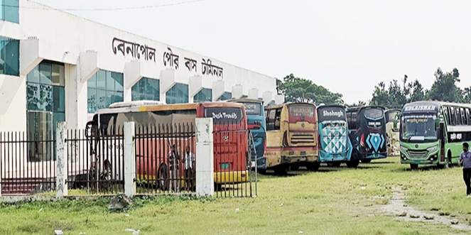 বেনাপোল চলাচল বন্ধে, ভোগান্তিতে পাসপোর্ট যাত্রীরা