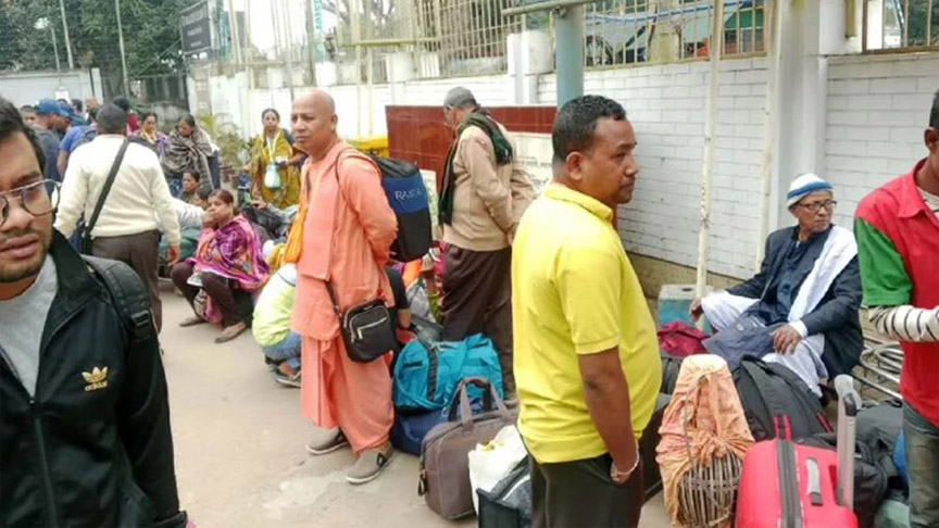 ইসকনের ৫৪ ভক্তকে ভারতে যেতে দেয়নি বেনাপোল ইমিগ্রেশন কর্তৃপক্ষ