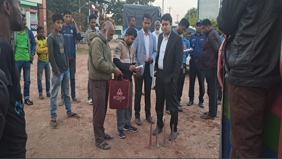পঞ্চগড়ে ভ্রাম্যমান আদালতে ৪ হাজার টাকা জরিমানা