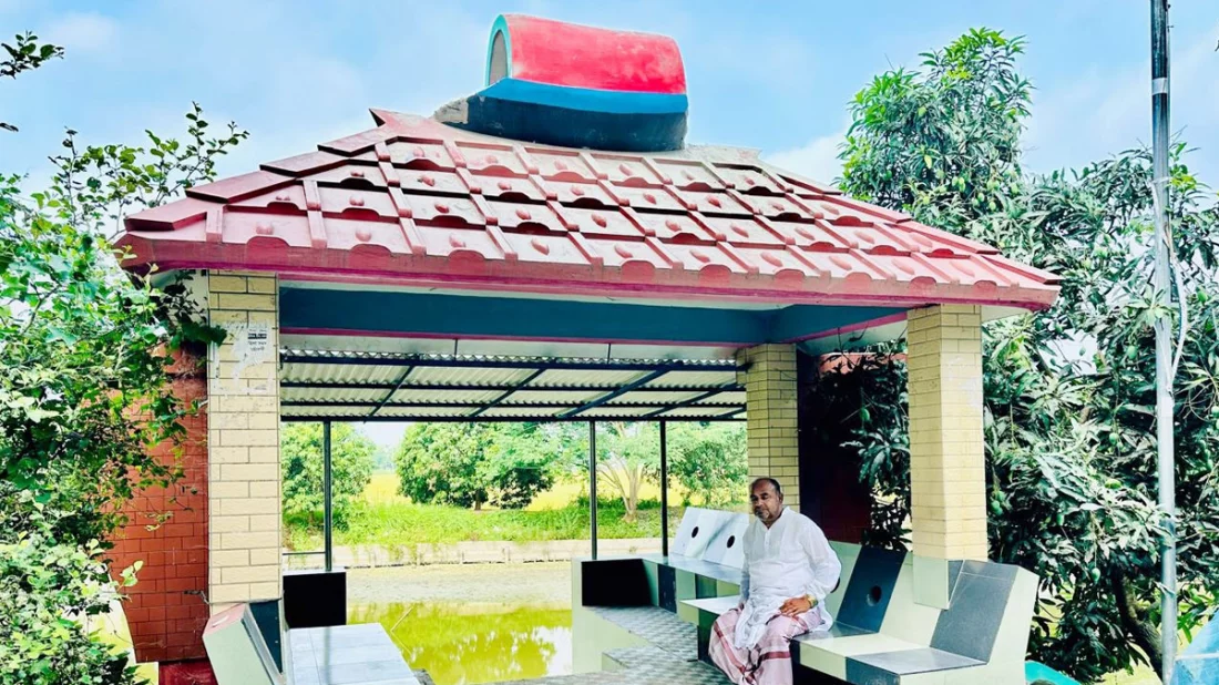 আ. লীগ ছাড়ার ঘোষণা দিয়ে নৌকার ভাস্কর্য ভাঙলেন চেয়ারম্যান !