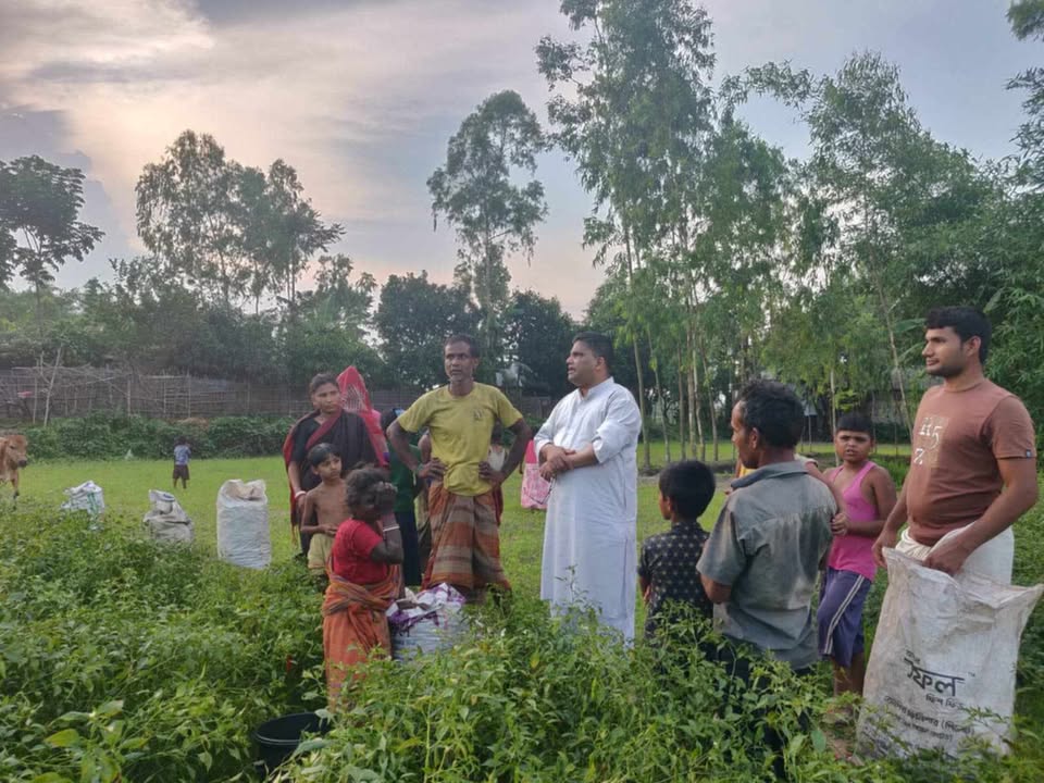 পঞ্চগড়ে কৃষকদের দুঃখ-দুর্দশা শুনলেন বিএনপি নেতা নওশাদ জমির!