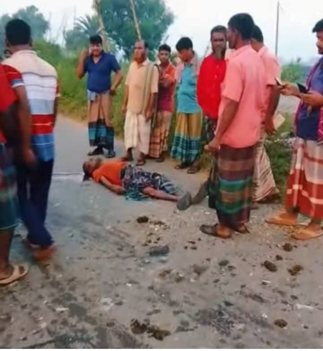 A day laborer was killed in a bus accident in Sirajganj