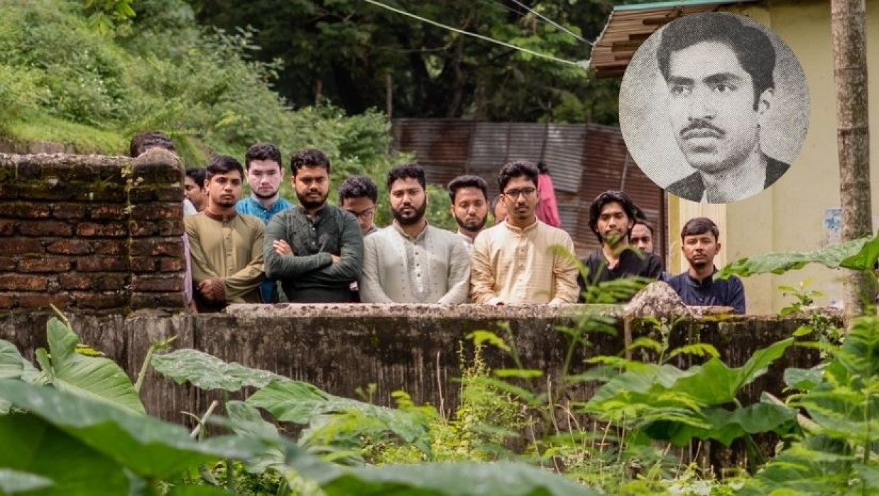Newly elected leaders of Chaksu visit the grave of Shaheed Abdur Rab