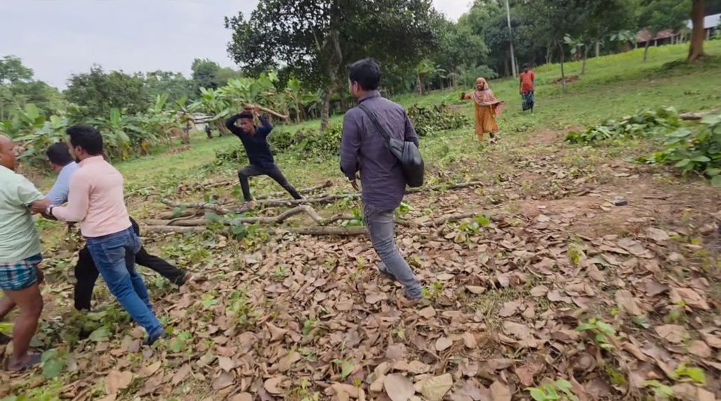 Attacked while filming government deforestation in Kapasia, 3 journalists injured, 3 detained