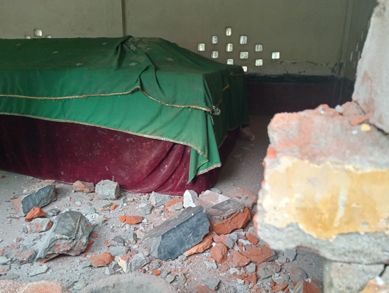 Attack on shrine late at night in Thakurgaon, grill and grave vandalism creates tension in the area