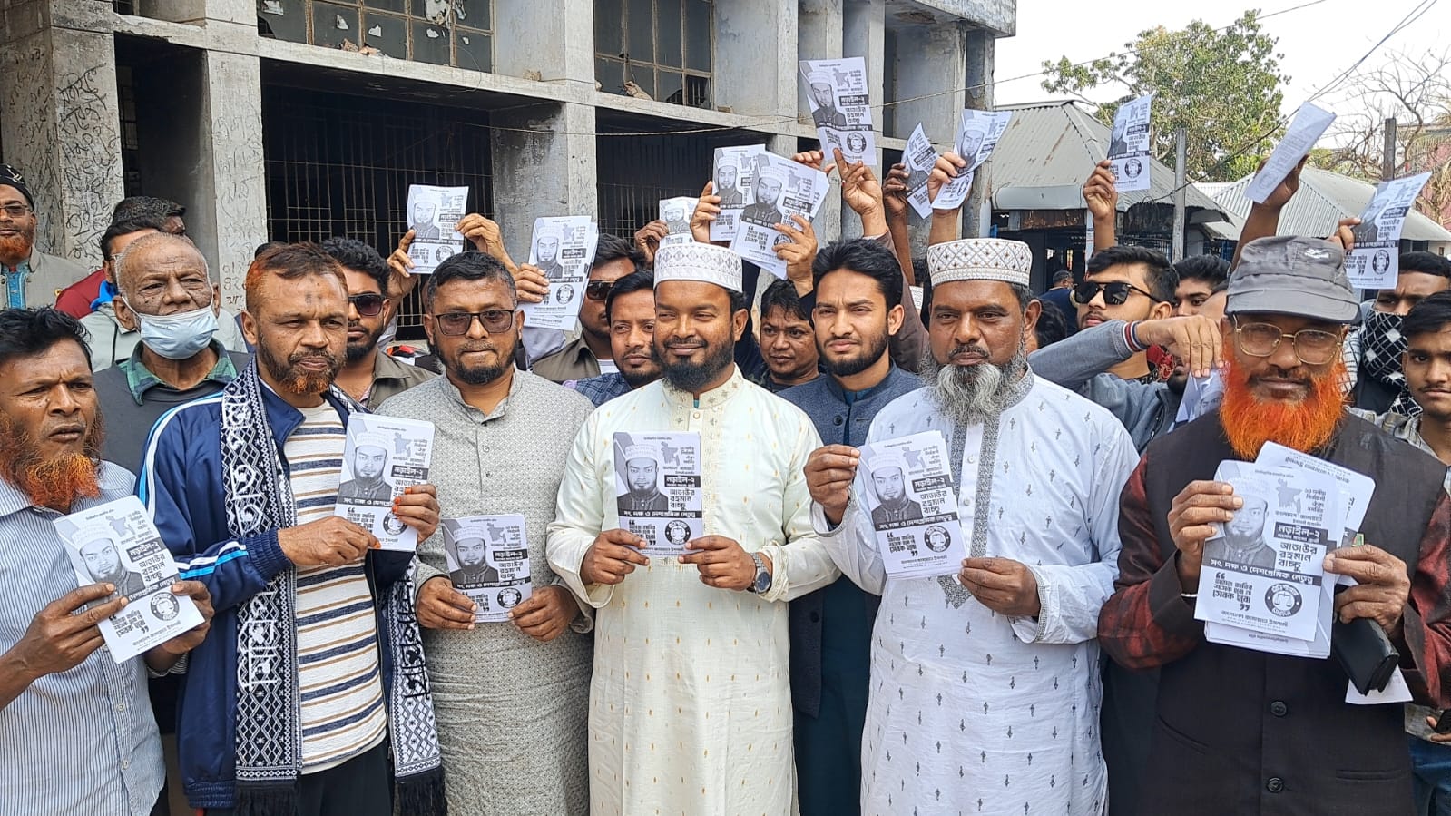 Jamaat candidate Ataur Rahman Bachchu is out in the field in Narail, mass communication in favor of the beard symbol