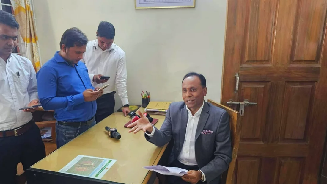 সিদ্ধিরগঞ্জ ইউনিয়ন ভূমি অফিসে ঝটিকা পরিদর্শন, ক্ষোভে ফুঁসলেন প্রতিমন্ত্রী