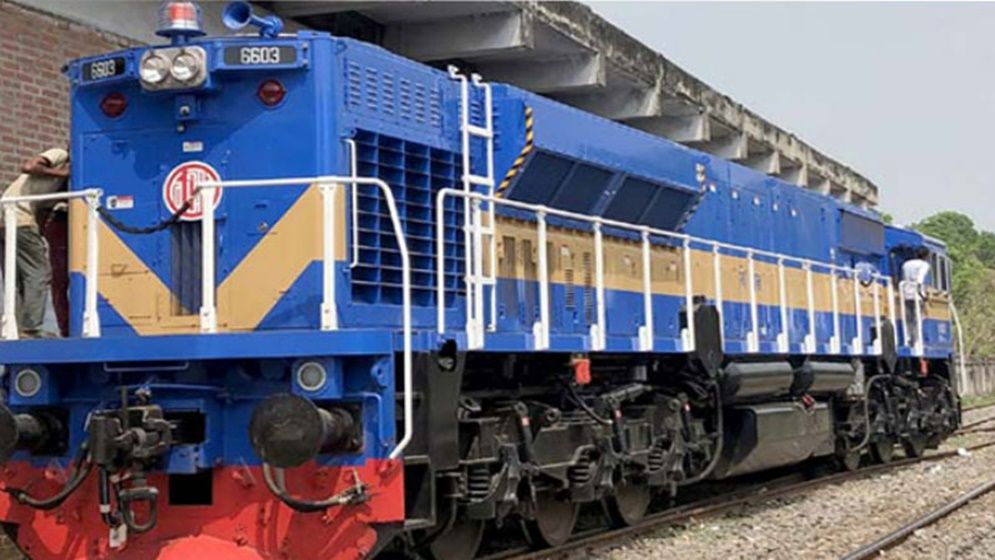 রেলের ইঞ্জিন সংকটে রংপুরে তেলের হাহাকার, বিপাকে পাঁচ জেলার জনজীবন