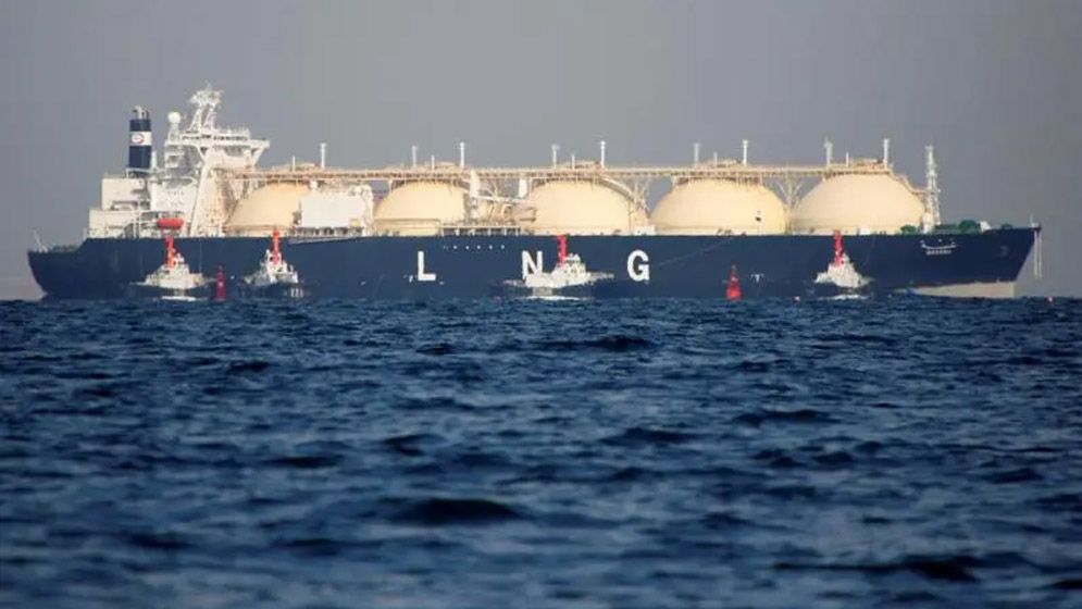 LNG tanker passes through Hormuz after two months, signs of relief in energy market