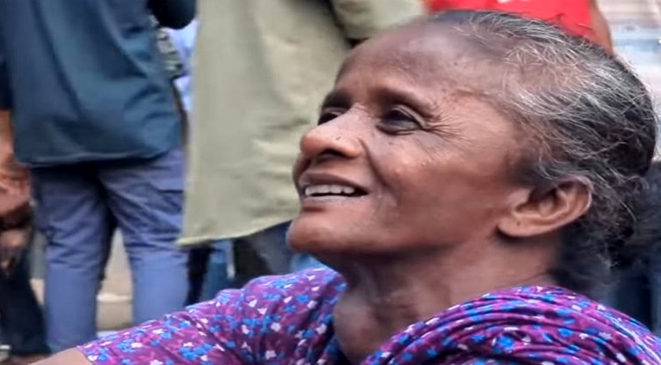 প্রধানমন্ত্রীর উপহারের বাড়ি পাচ্ছেন শাহবাগের সেই গোলাপি