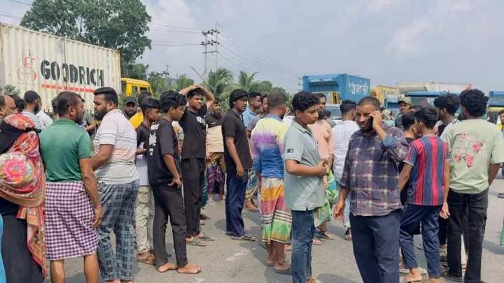 ১০ টাকা চাঁদা না দেওয়ায় অটো চালককে পিটিয়ে হত্যা
