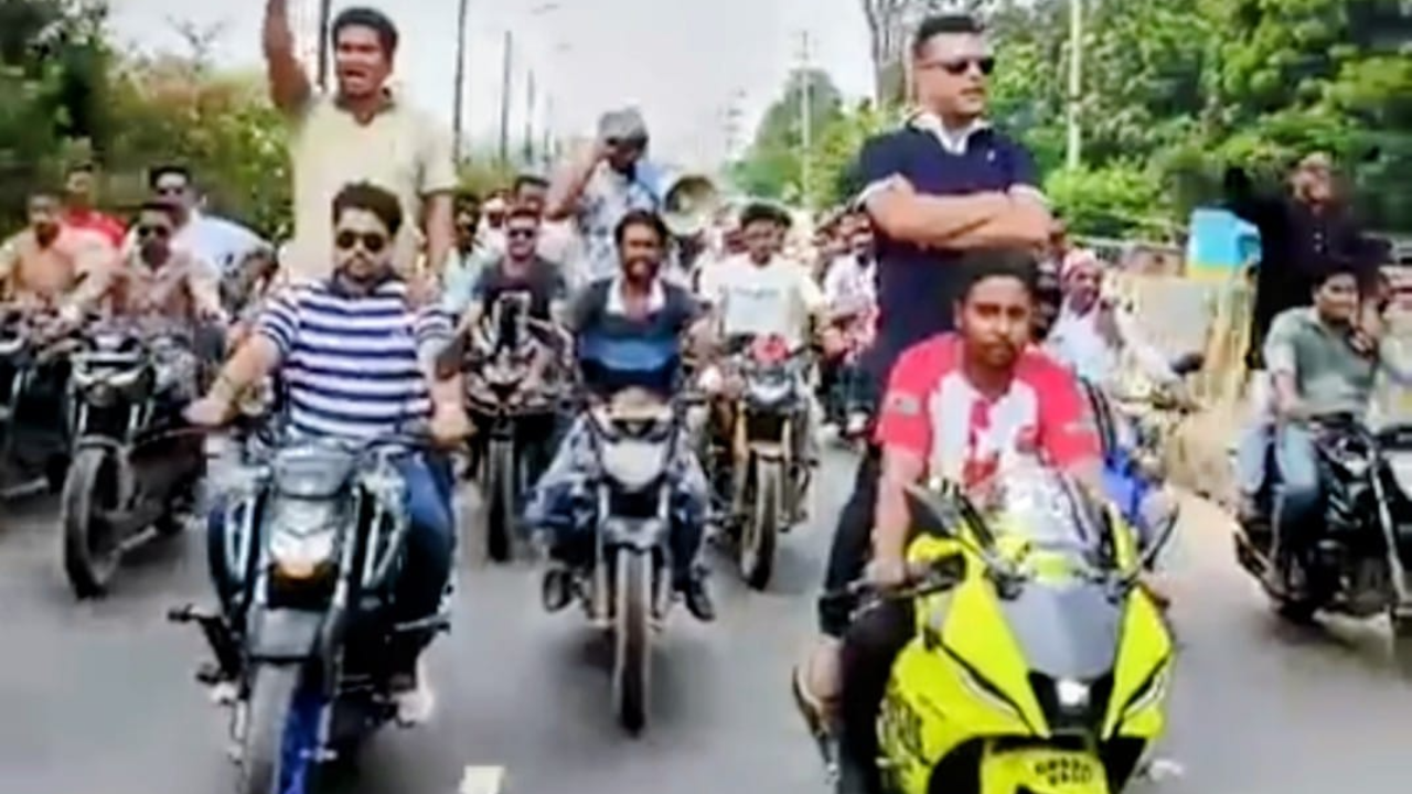 সাভারে নাশকতা প্রতিরোধে ঢাকা-আরিচা মহাসড়কে ছাত্রদলের মোটরসাইকেল শোডাউন
