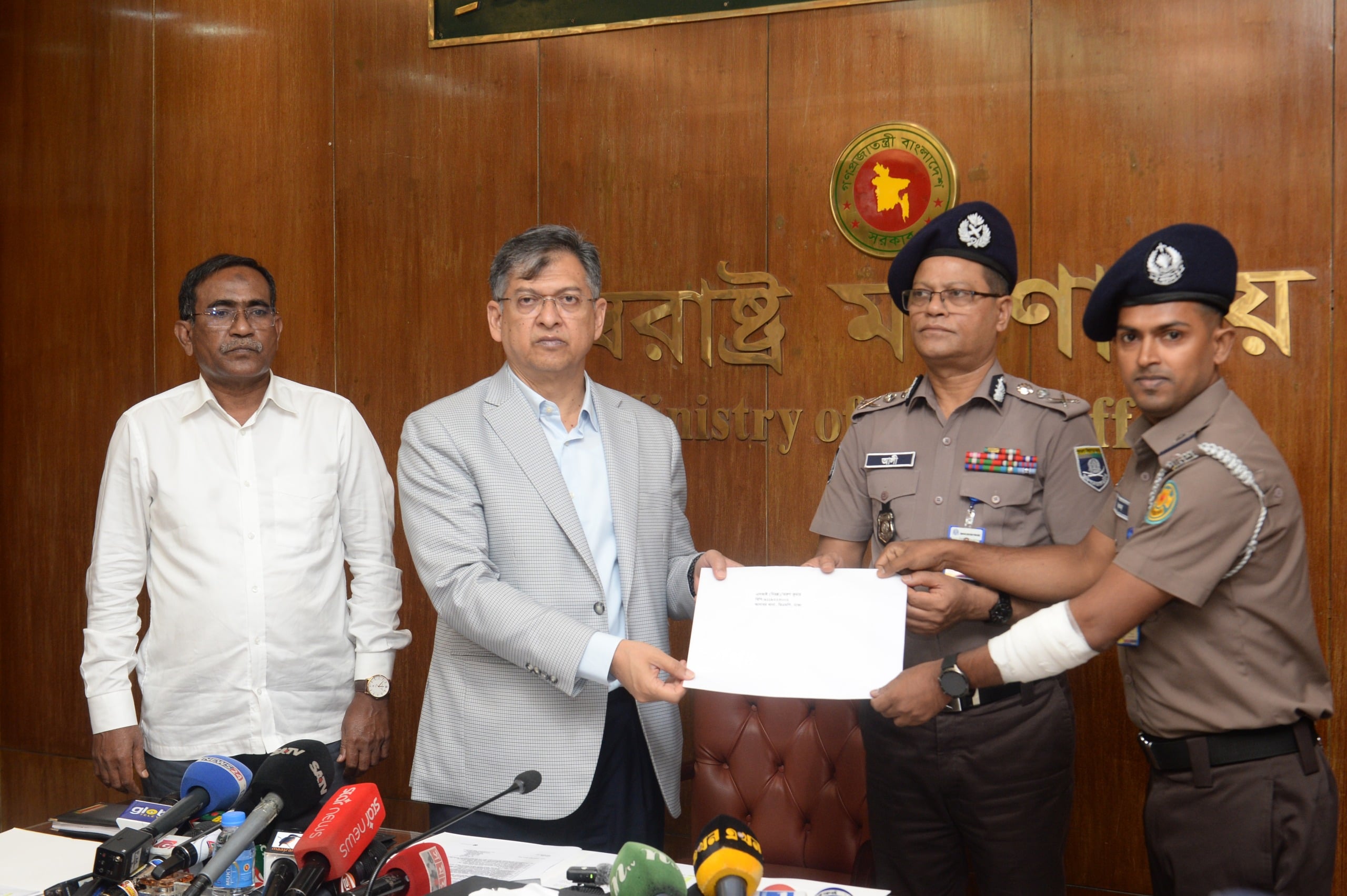 বেনজীর আহমেদকে দ্রুত দেশে ফেরানোর প্রক্রিয়া চলছে : স্বরাষ্ট্রমন্ত্রী