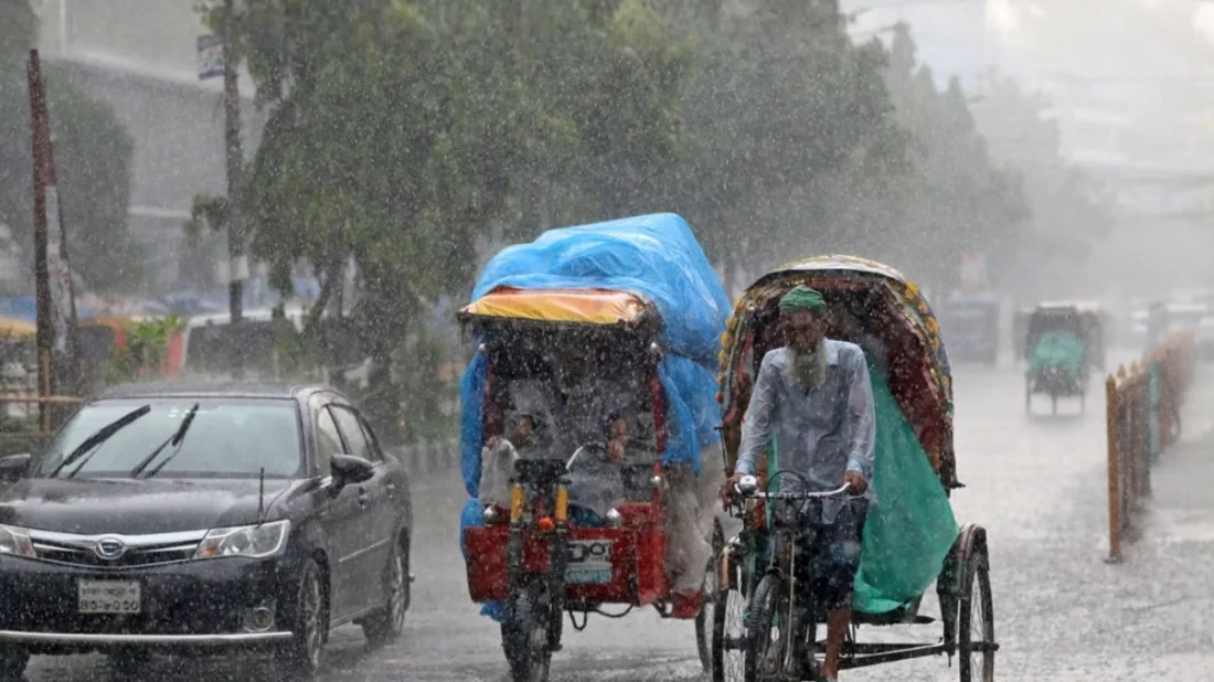 গভীর নিম্নচাপে উত্তাল বঙ্গোপসাগর, দেশজুড়ে ভারী বৃষ্টির পূর্বাভাস