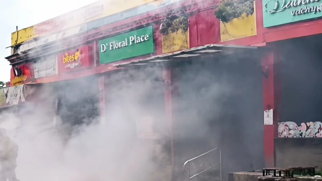 কলকাতার শিয়ালদহ স্টেশনের পাশে ফুডকোর্টে ভয়াবহ আগুন, আতঙ্কে যাত্রীরা