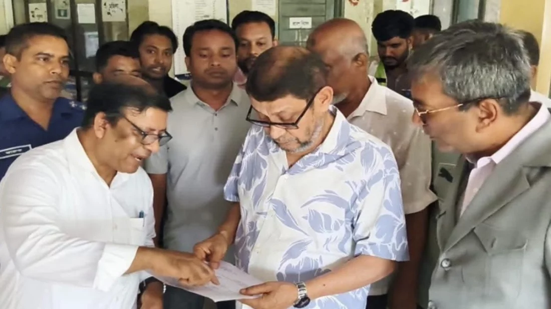 হঠাৎ চাঁদপুরে স্বাস্থ্যমন্ত্রী, হাসপাতালের অব্যবস্থাপনায় সিভিল সার্জনকে ‘স্ট্যান্ড রিলিজ’