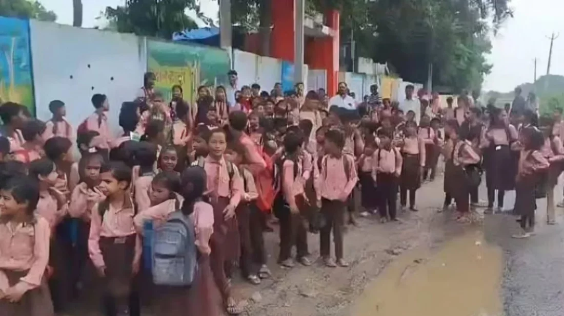 ভারতে এবার দাবি নিয়ে রাস্তায় জেনারেশন আলফার শিক্ষার্থীরা